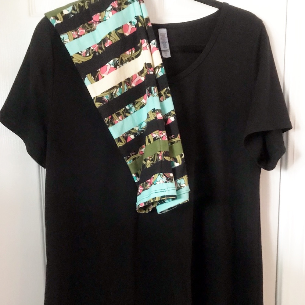 Solid black Xl classic tee and tc leggings